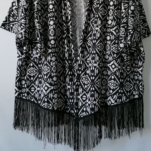 French Laundry Women's Black-White Ikat Open-Front Wrap Fringe Poncho Top Size L - Picture 3 of 8